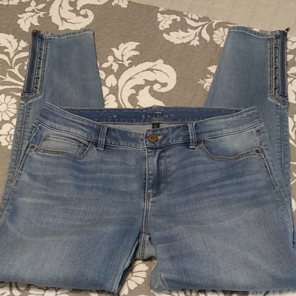 WHITE HOUSE BLACK MARKET skinny ankle jeans